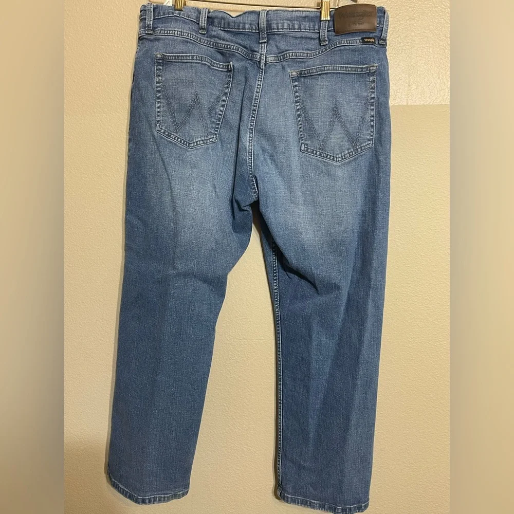 Wrangler Relaxed Fit Blue Jeans for Men 36x27